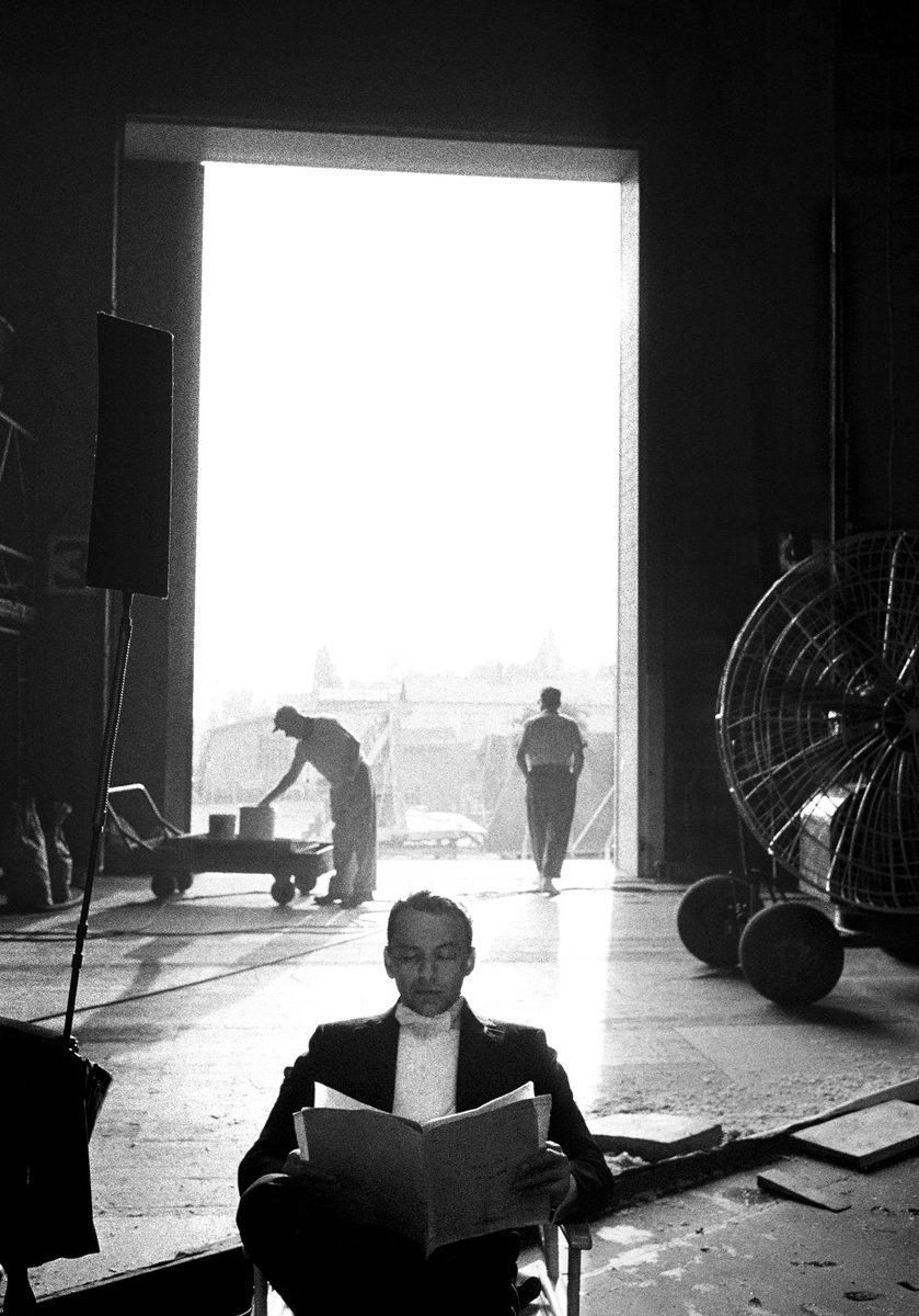 Frank Sinatra photographed by Bob Willoughby, 1959.jpeg