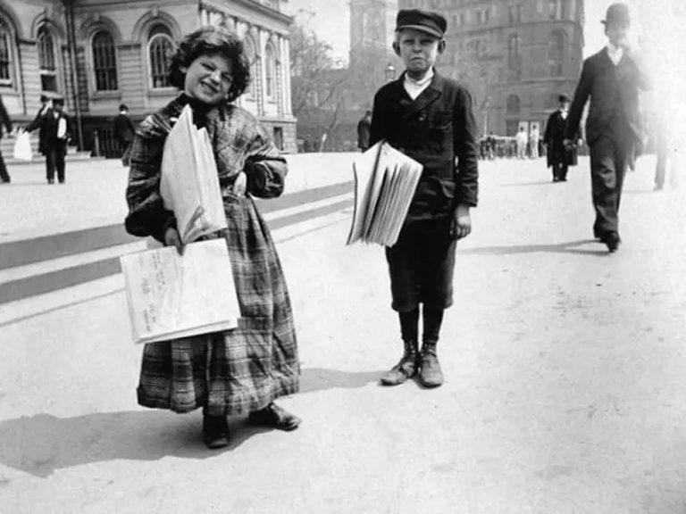 Two newsies, New York, 1896.jpeg