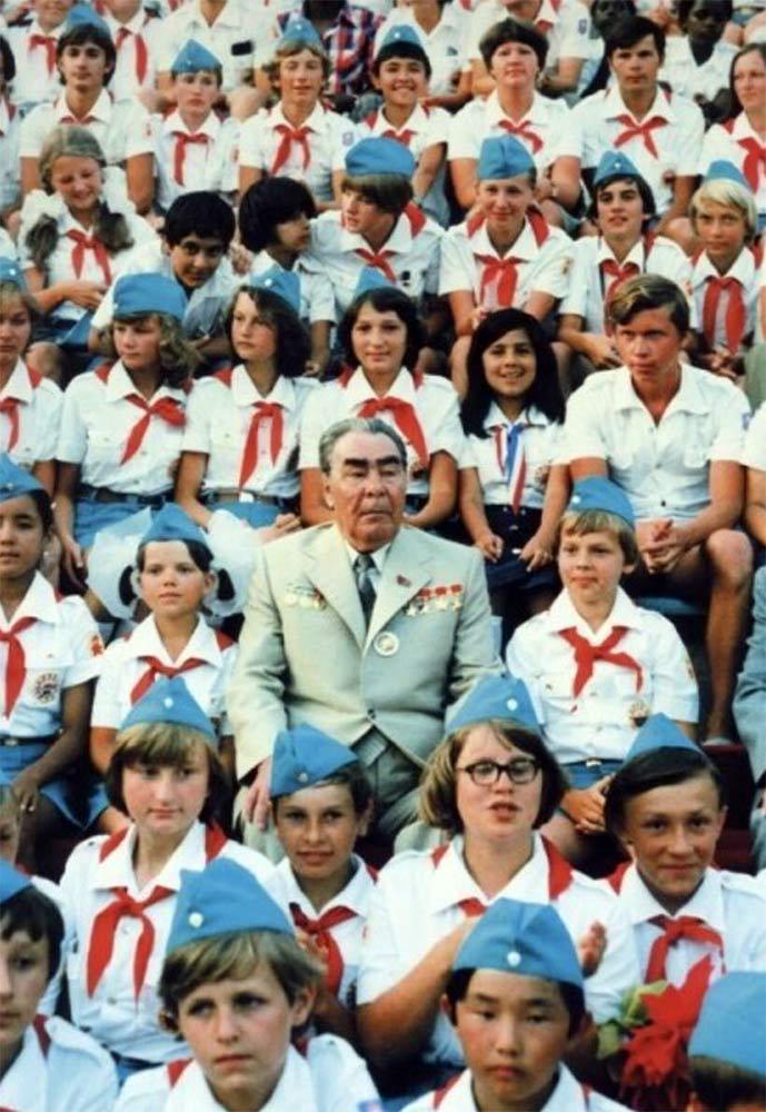 Leonid Brezhnev at the Artek children's summer camp (1979), Crimea, Ukrainian SSR.jpeg