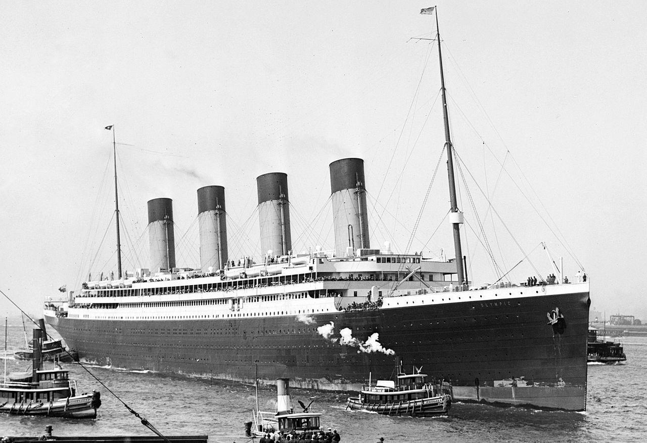 RMS Olympic arriving at New York on her maiden voyage, 21 June 1911.jpeg