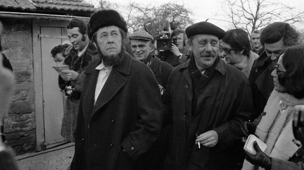 Александр Солженицын и Генрих Бёлль, ФРГ, февраль 1974.jpg