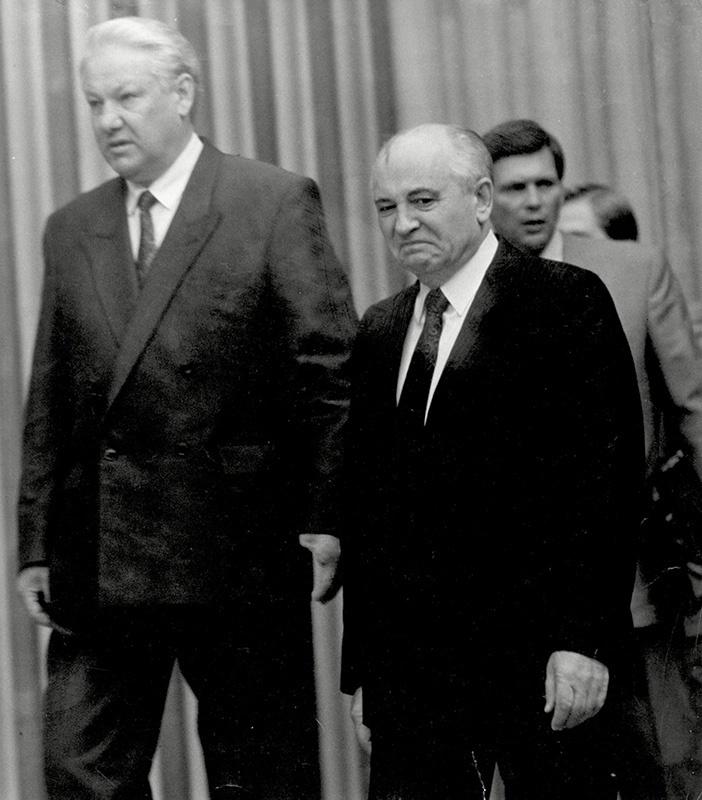Boris Yeltsin and Mikhail Gorbachev.jpeg