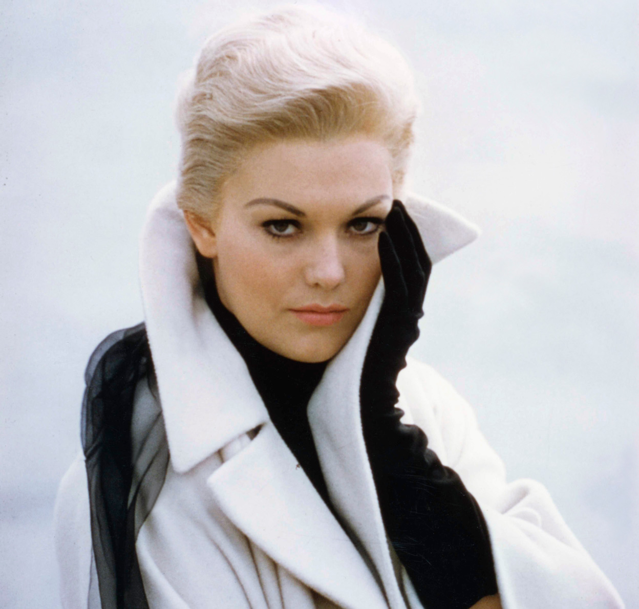 Kim Novak 1960's.jpg