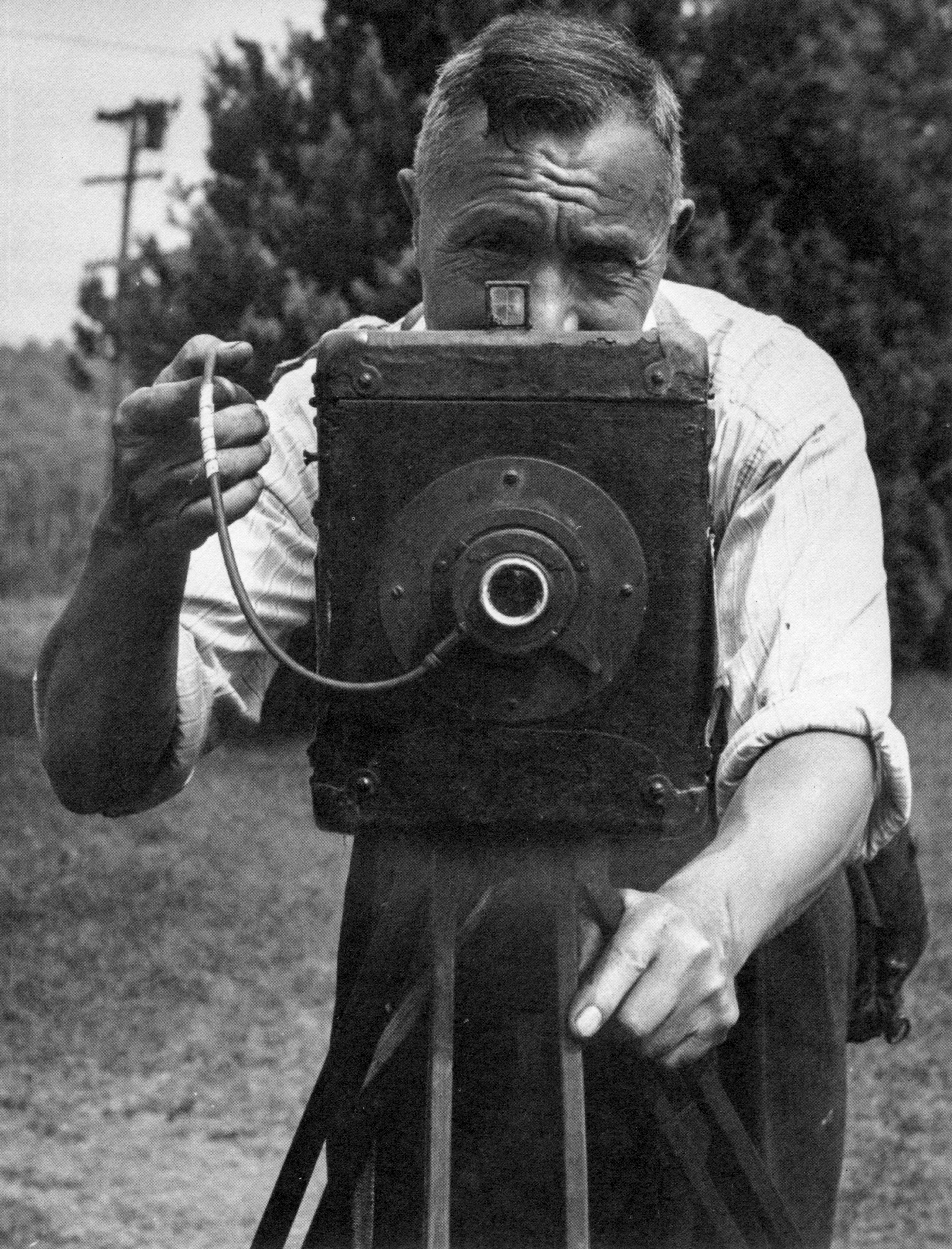 Say cheese (early 1900s).jpg