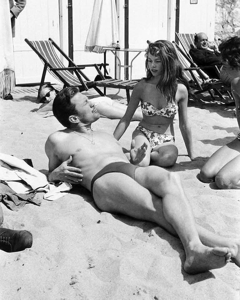 Bridgitte Bardot on the beach at Cannes with Kirk Douglas (1953).jpeg
