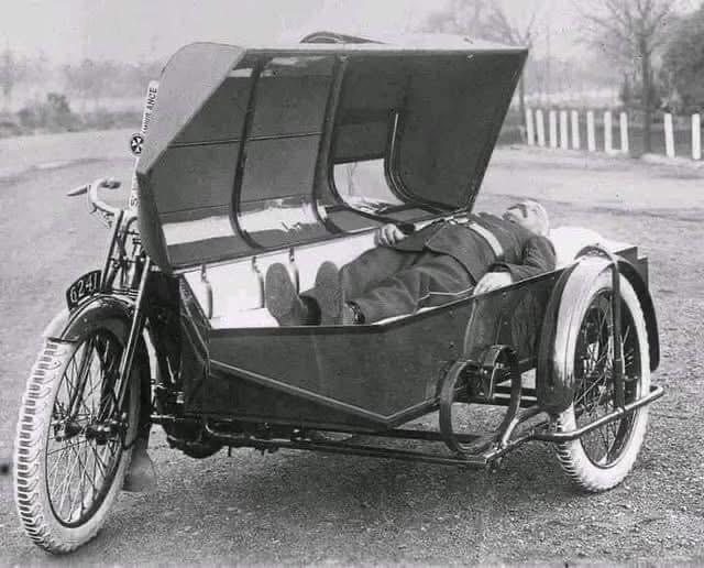Harley-Davidson motorcycle ambulance, 1920.jpeg