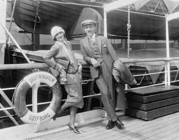Greta Garbo and Mauritz Stiller at New York, August 1925.jpeg