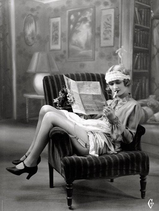 Smoking flapper 1920s.jpeg