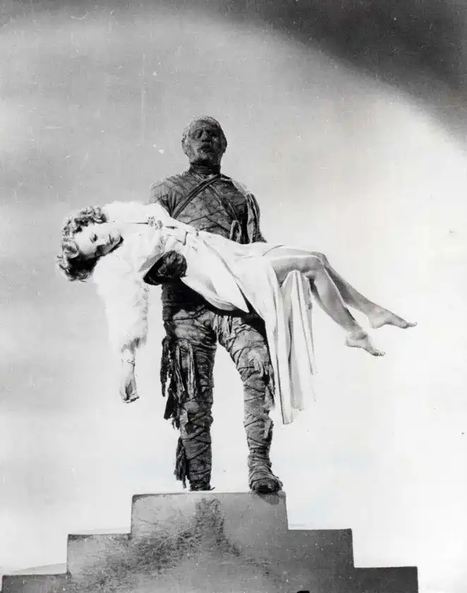 Гробница мумии (1942).jpg