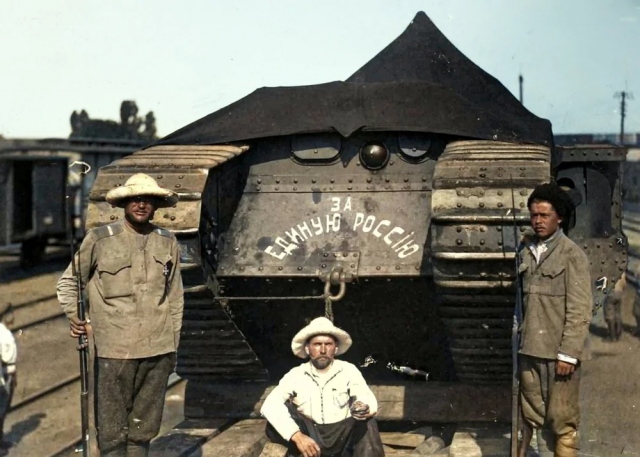 Белогвардейский танк За Единую Россию. Украина, 1919 год.jpg
