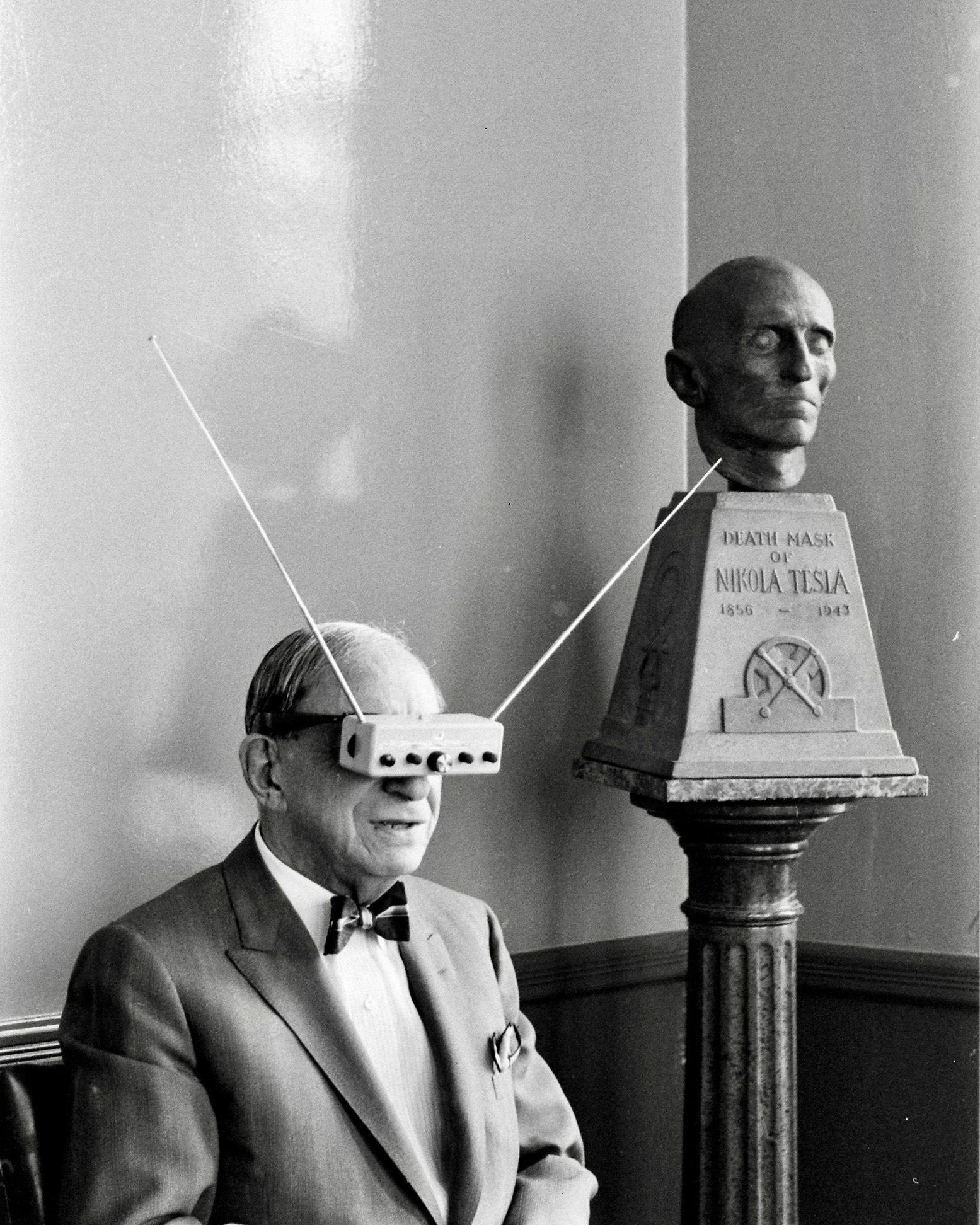 Hugo Gernsback using his television goggles, New York, 1963.jpeg