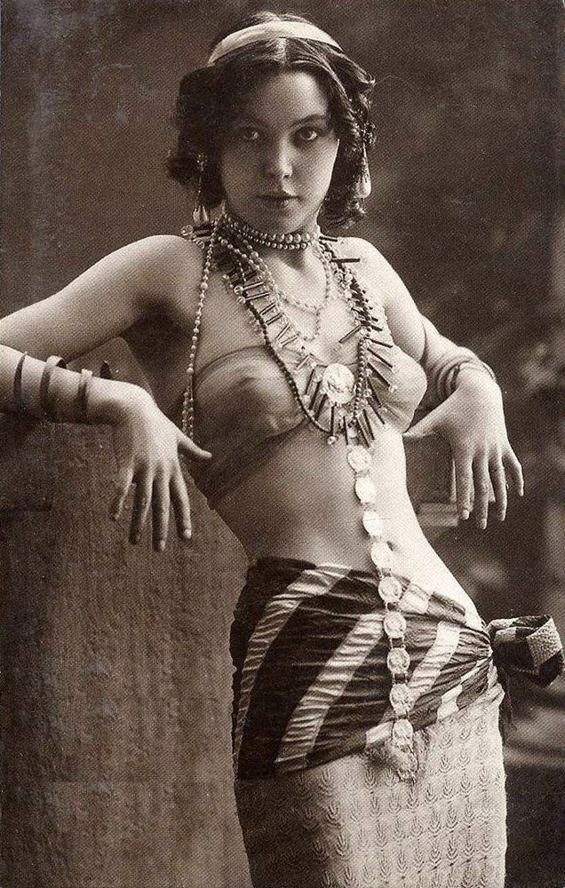 Circus performer Zelda Boden in Gypsy belly dancer costume, Robbins Brothers Circus, Breckenridge, Texas. Photo by Fred Glasier (Frederick W. Glasier), 1922.jpg