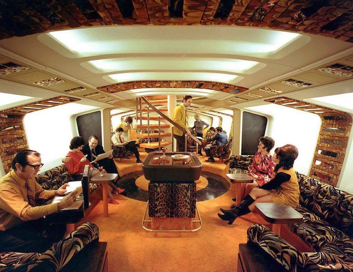 Boeing 747 upper deck lounge.jpeg