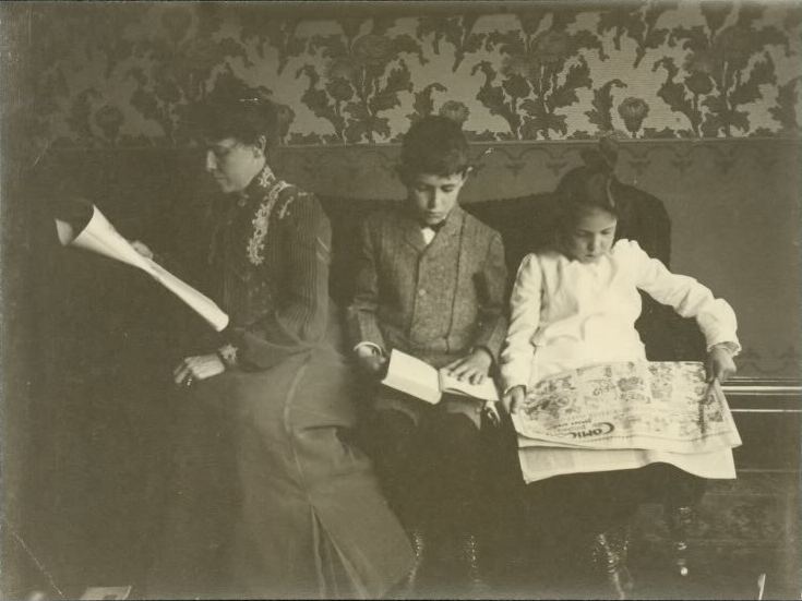 girl reading comics 1903 Nemo.jpg