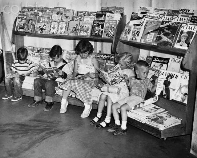 kids at newsstand 1952.jpg